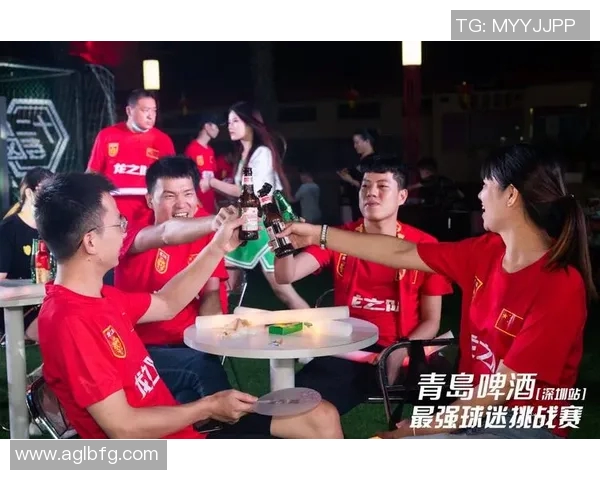 万达门口足球明星闪耀登场引发球迷热情狂欢盛宴 万达门口足球明星闪耀登场引发球迷热情狂欢盛宴